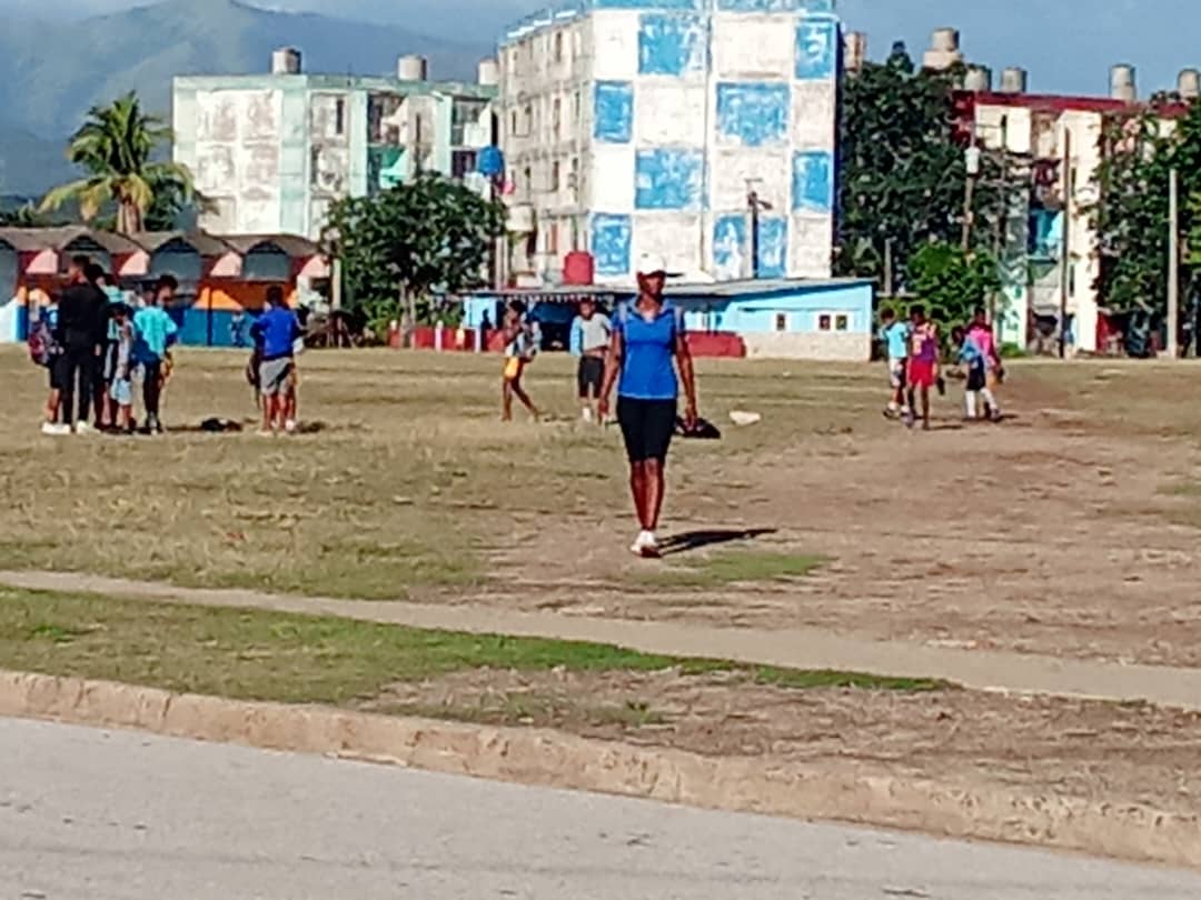 #SiempreSantiago
#SantiagoDeCuba
Actividades recreativas, deportivas,culturales en el Consejo Popular Aguero Mar Verde con la participacion de Educacion