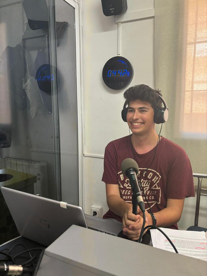 encomana's tweet photo. No et perdis el programa d'avui, L'Edgar fa 1 any amb nosaltres!!!
Am més, l'Edgar portarà una secció on el Guillem haurà d'endevinar coses, i com sempre, parlarem @EuforiaTV3 

Tot això per @radiotrinijove https://t.co/orHSDzIwwb