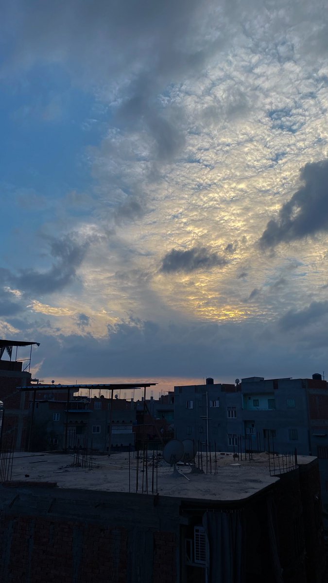 ≥ ◡ ≤ tweet media