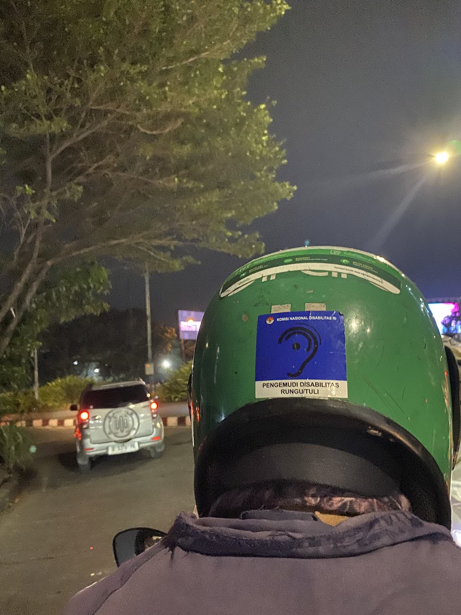 isminirasdf's tweet photo. bapaknya hebat, ditambah senyumnya yg hangat bgt meskipun rungu/tuli, lancar selalu pak rezekinya😇 https://t.co/RemfyHKI4C