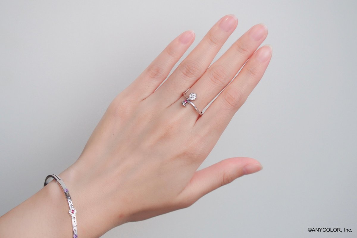 #Applesin_es x #NIJISANJI_EN
𝑾𝒊𝒔𝒉𝒆𝒔 &amp; 𝑾𝒐𝒏𝒅𝒆𝒓𝒔✨

A glimpse of Freodore’s jewelry pieces when worn.
A refined series inspired by the sparkle stars and the angel’s eye.👁️💿

Freodoreのジュエリーの着用イメージをお届けします。
綺羅星と天使の瞳をモチーフに、