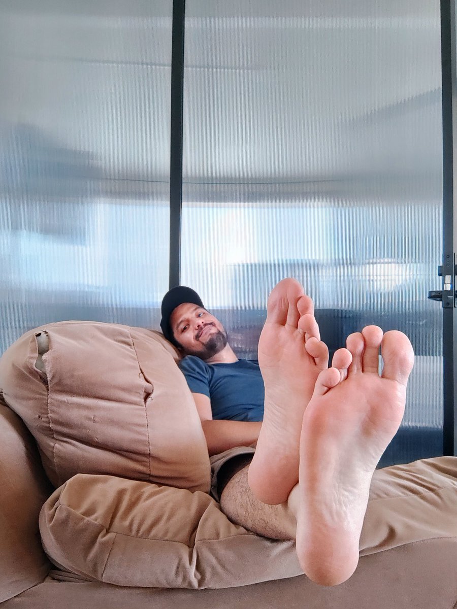 Jrob feet tweet media