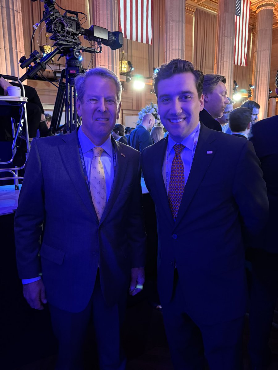 CalebMaxVA10's tweet photo. Great day so far here @HillValleyForum.

Amazing innovators and speakers! 

@jacobhelberg @CGarrett_15 @zebulgar @ChairmanG @GovKemp https://t.co/gPEwcJVolx