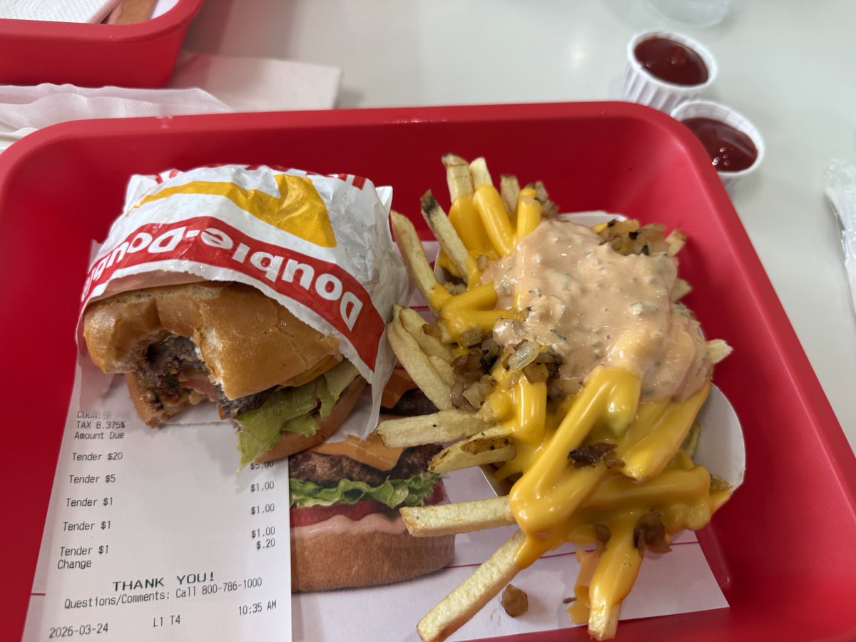 Schick38's tweet photo. In and Out https://t.co/Rjq9Y7dYWw