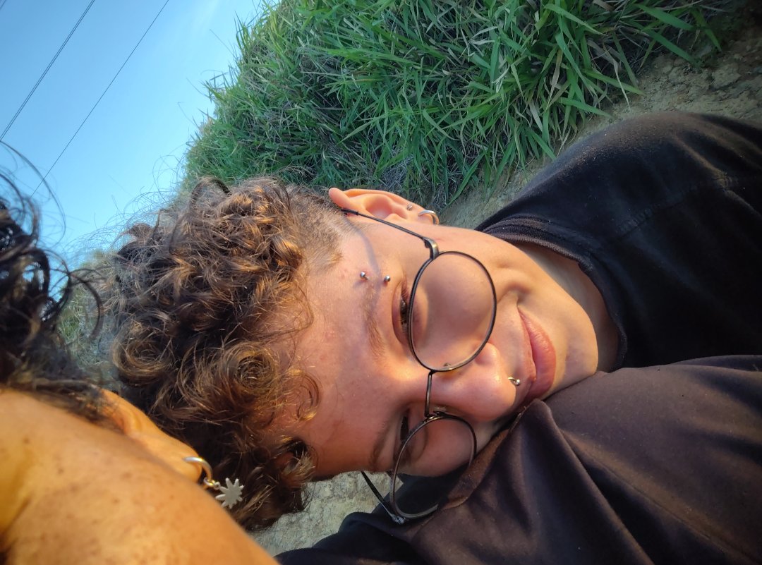 Alexand16722748's tweet photo. Quando vc namora a mulher com mais personalidade, mais quente, mais linda , faz psicologia, divide um baseado com vc e ainda gosta de 98% dos seus gostos . Aí vc percebe que encontrou o amor da sua vida , quando um ano juntas  parece um sopro de felicidade, quando amar vc é fácil https://t.co/D5437PEwfK