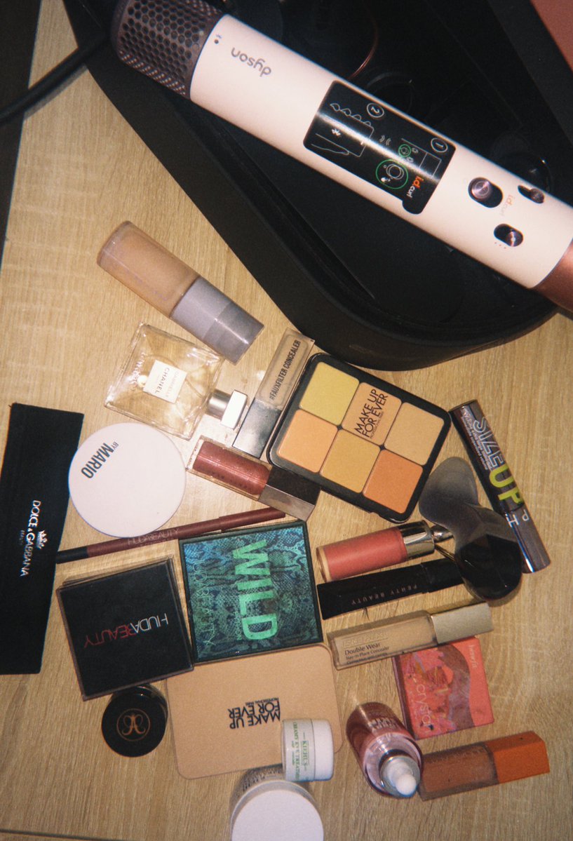 mad woman tweet media