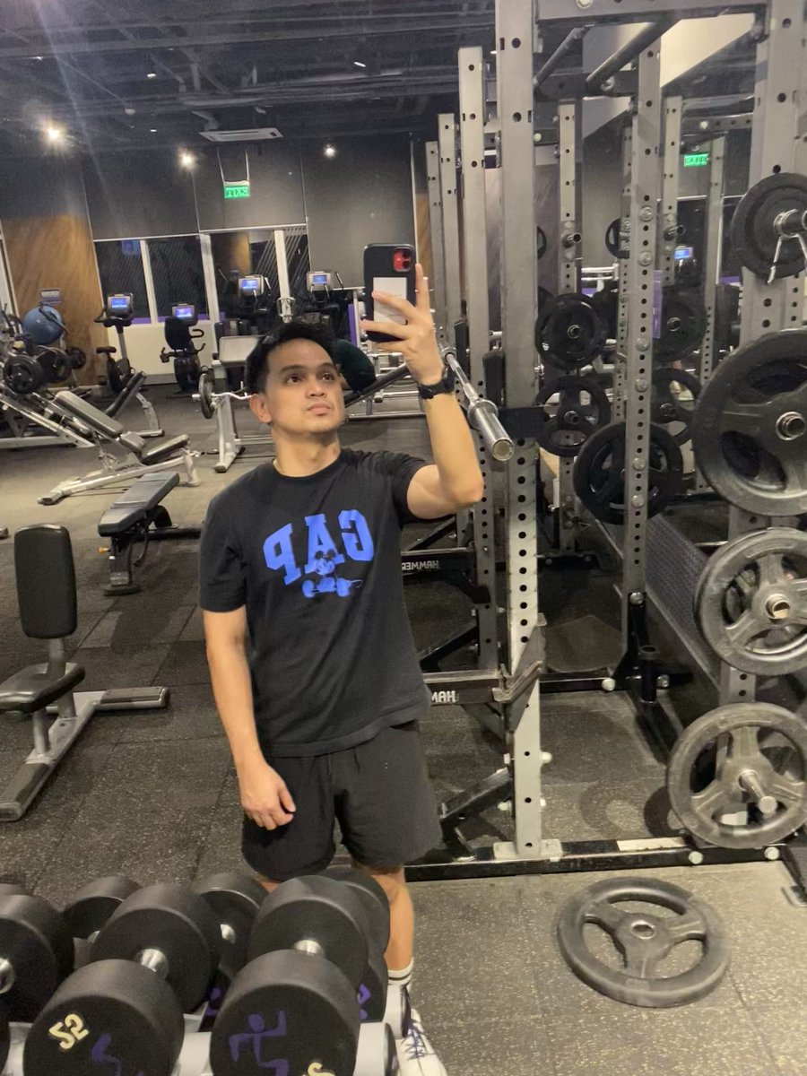 jakebgc's tweet photo. late night https://t.co/a6Tq7dlrWv