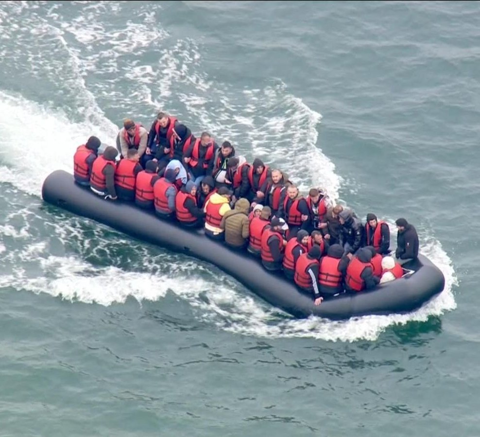 BRITAIN IS BROKEN 🇬🇧 tweet media