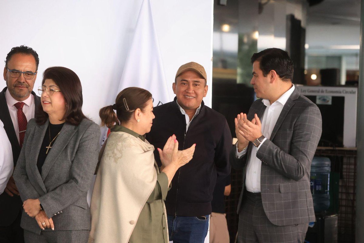 ContraProMx's tweet photo. 🚤 Asiste Nino Morales a la inauguración de la EXPOMAR 2026 🌊 ⛵
Esta mañana el Senador Nino Morales asistió a la inauguración de la #EXPOMAR 2026, encabezada por el senador Dr. Carlos Lomelí Bolaños, presidente de la Comisión de Marina.
Esta exposición acerca las actividades navales a la ciudadanía y reconoce el esfuerzo de las mujeres y hombres que protegen los mares y las costas mexicanas.
#LaAuténticaVozDelPueblo #NinoMorales #Morena #SenadorDeTerritorio #ConNinoVamosPorBuenCamimo