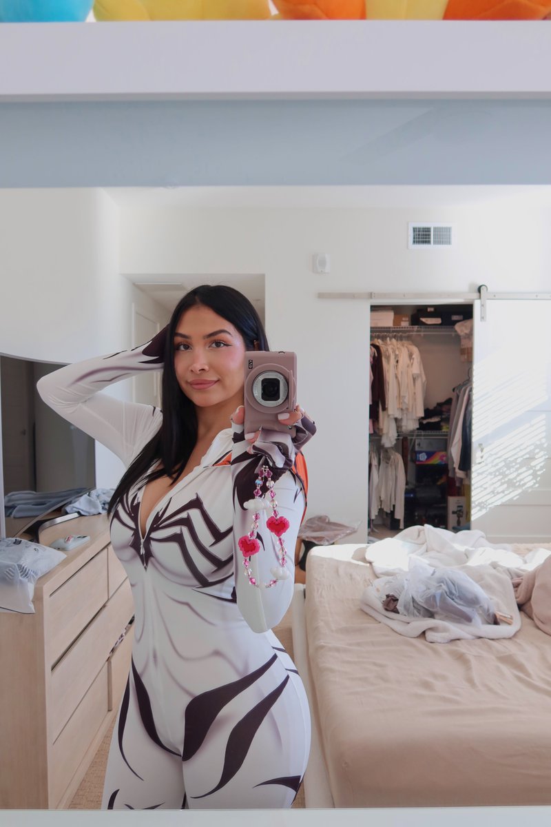 riley :3 tweet media