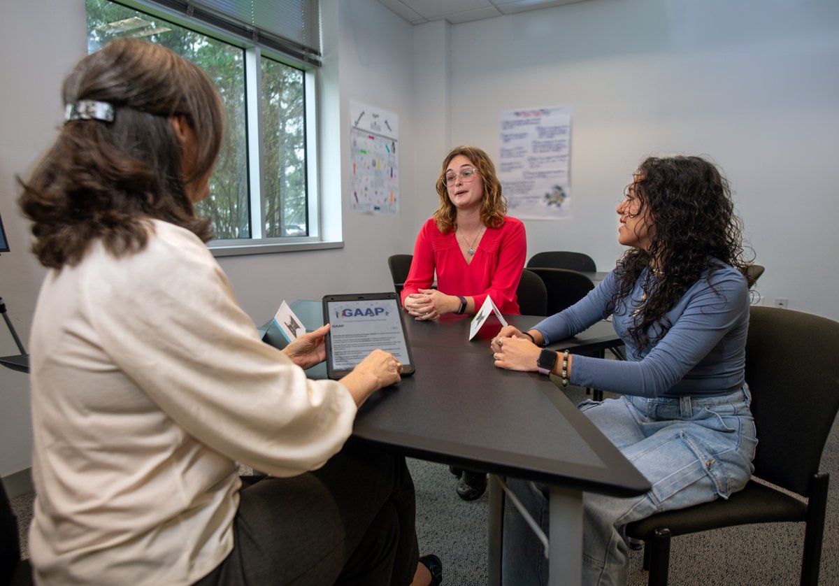 lonestarcollege's tweet image. Don’t miss Open House at Lone Star College
April 7 | 4–7 p.m. | All campuses

Get answers, explore programs &amp;amp; start your future.

🔗 lonestar.edu/openhouse

#OneLSC #OpenHouse #FutureStartsHere
