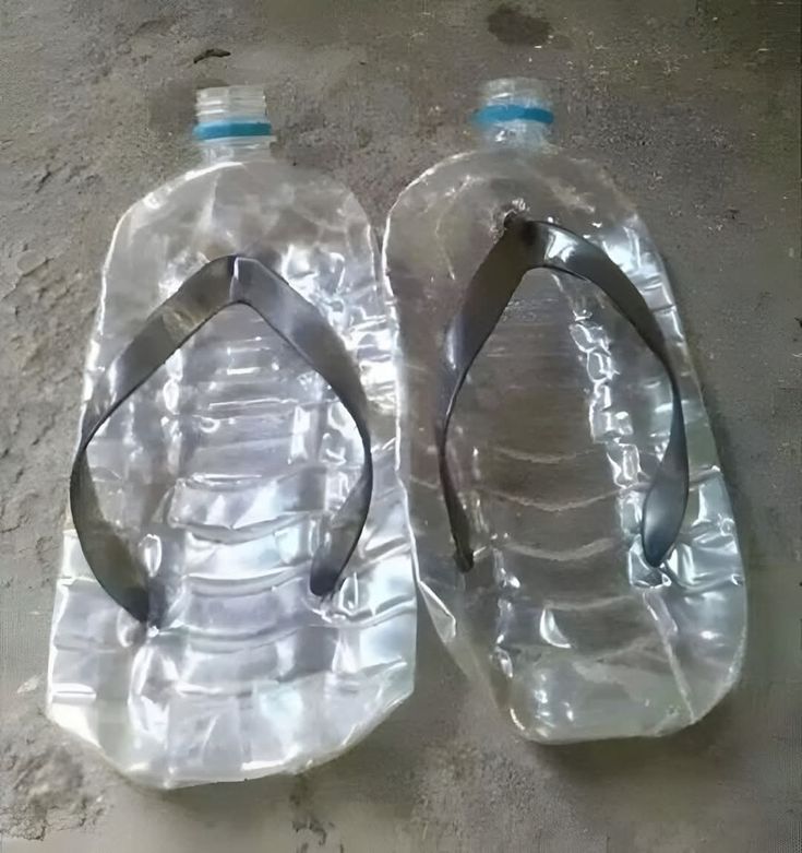 कहते थे ना—चप्पल टूट जाती हैं… 😏

अब सामने लाइफ टाइम… तोड़ के दिखाओ!
आए बड़े.....”