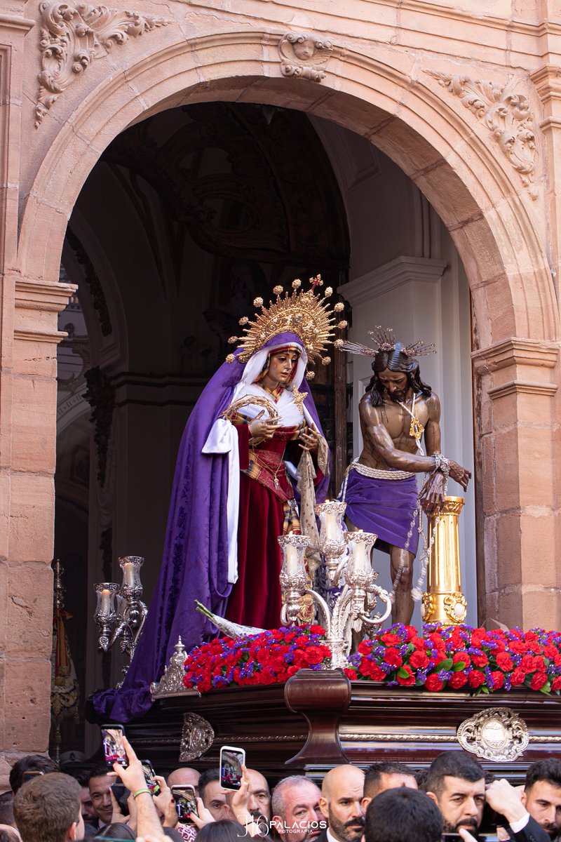 j16photos's tweet photo. @HdaddelaColumna 

#cofradiasmlg #gitanos #mariadelao #lacolumna #lunessanto https://t.co/L5LmJyivG6