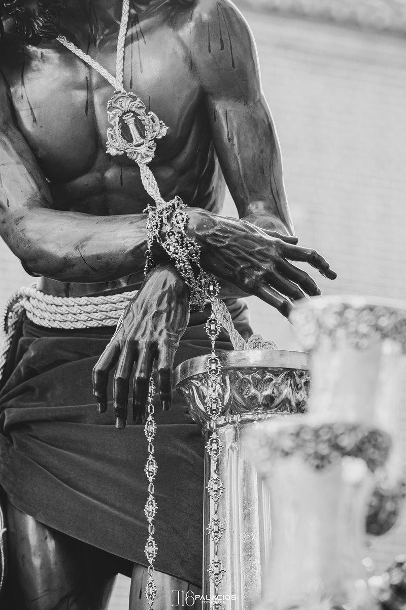 j16photos's tweet photo. @HdaddelaColumna 

#cofradiasmlg #gitanos #mariadelao #lacolumna #lunessanto https://t.co/L5LmJyivG6