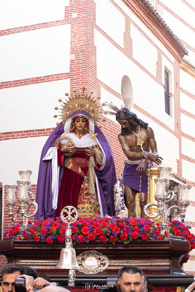 j16photos's tweet photo. @HdaddelaColumna 

#cofradiasmlg #gitanos #mariadelao #lacolumna #lunessanto https://t.co/L5LmJyivG6