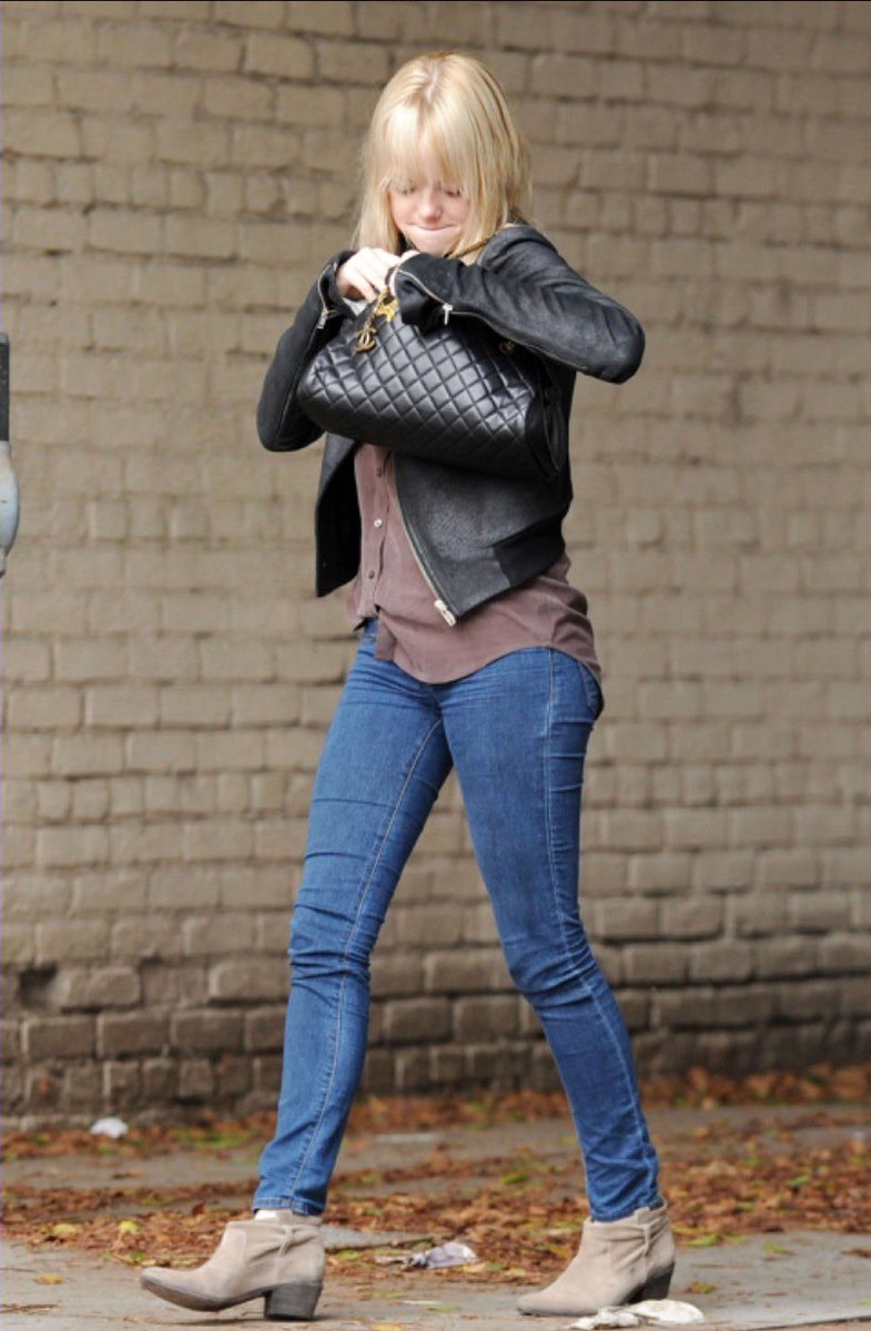 emma stone throwbacks| fan account tweet media