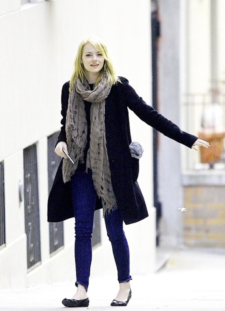 emma stone throwbacks| fan account tweet media