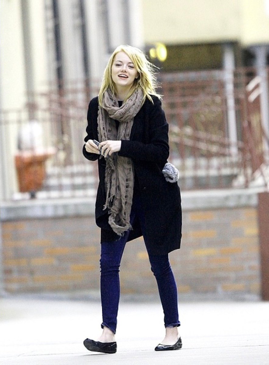 emma stone throwbacks| fan account tweet media