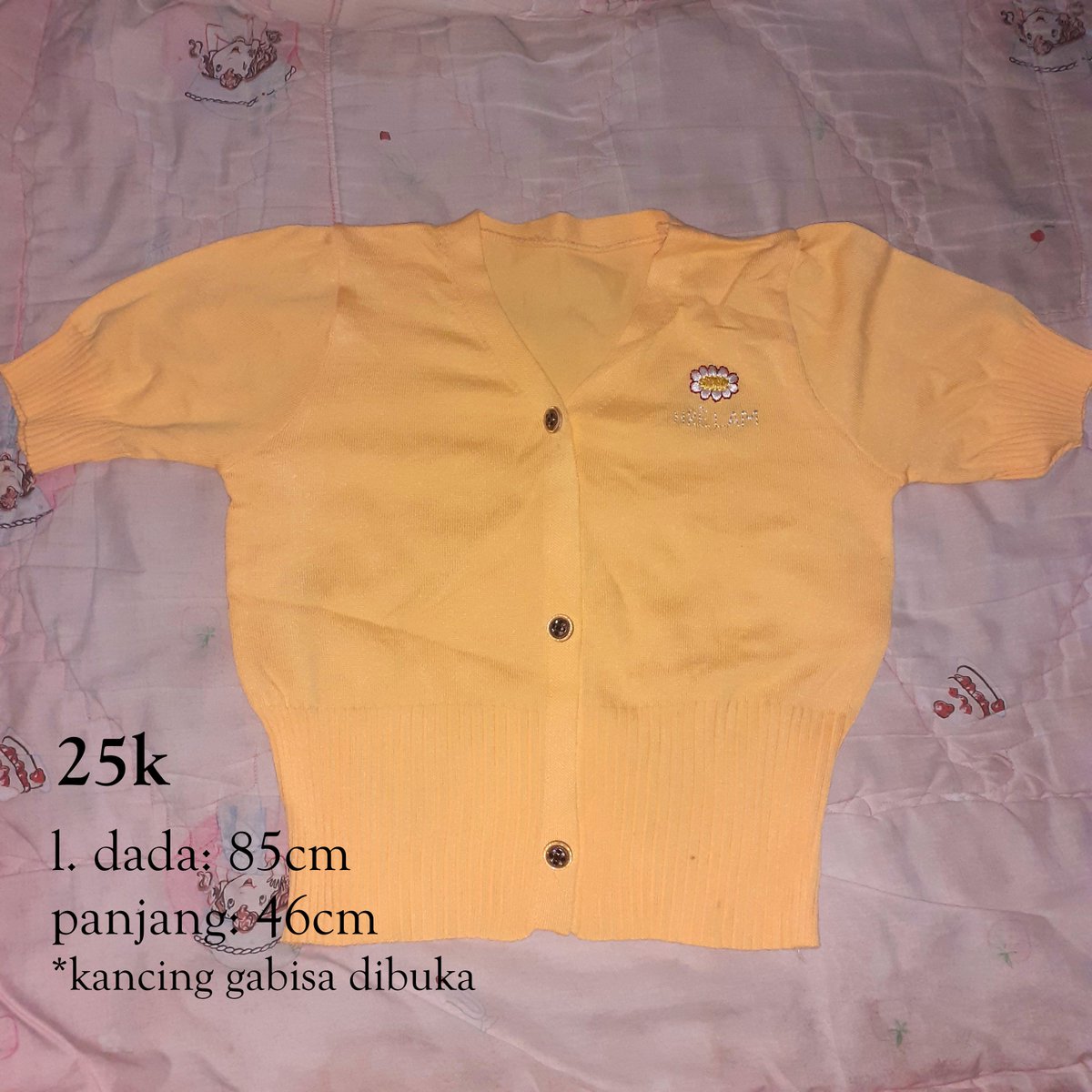 starlichte's tweet photo. wts atasan baju warna cerah putih kuning 

✅ co shopee (bisa gratis ongkir)
📍 bogor, jawa barat
link aku taruh di bawah yapp https://t.co/UERVoHaqMG