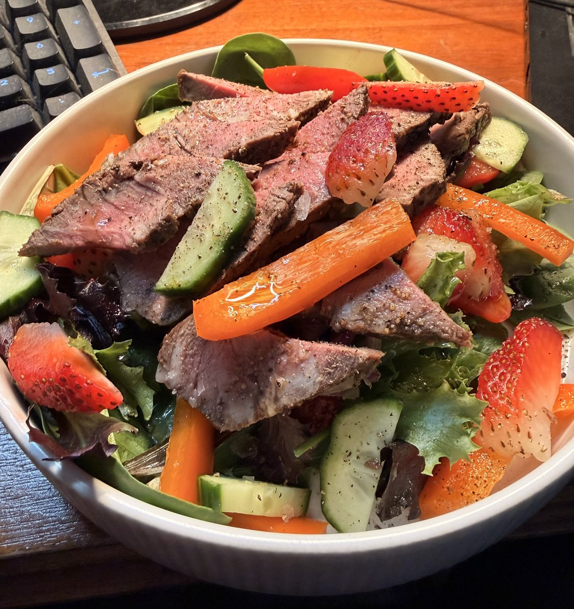 WillyGSkinner's tweet image. Made myself a giant salad for lunch!  It’s full of fruit, vegetables, and protein.  I’m trying to eat healthy for my post concussion syndrome.  

#eattherainbow #postconcussionsyndrome #concussion #BrainHealth
