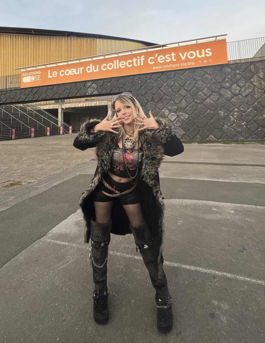 val ☆ ☆ ☆ tweet media