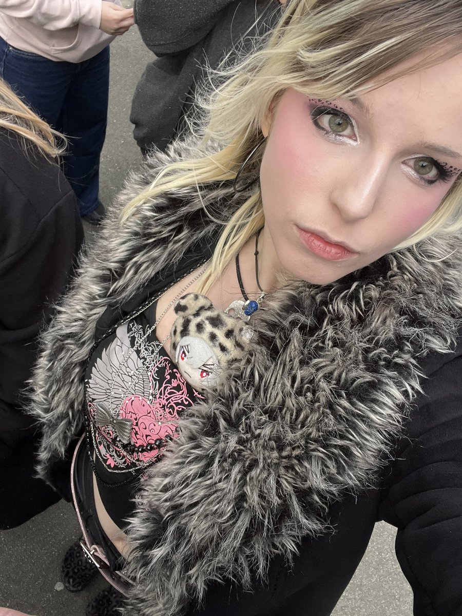 val ☆ ☆ ☆ tweet media