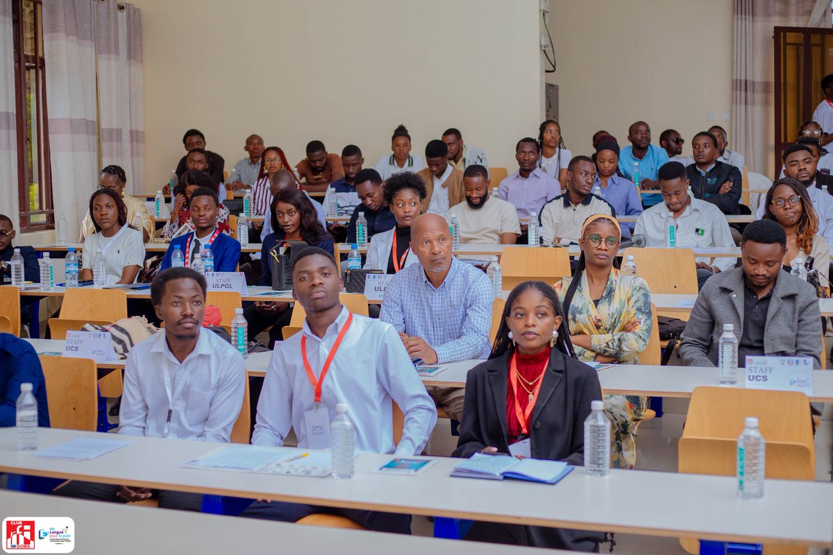 Dans le cadre du projet "Ma langue pour la paix", initié par le club RFI Goma,un concours d'éloquence a été organisé. Nous sommes fiers d'annoncer qu'un membre du comité exécutif d'EcoD Grands Lacs, NGIZWE, a contribué au succès de l'équipe de l'UNIGOM, qui a remporté le trophée.