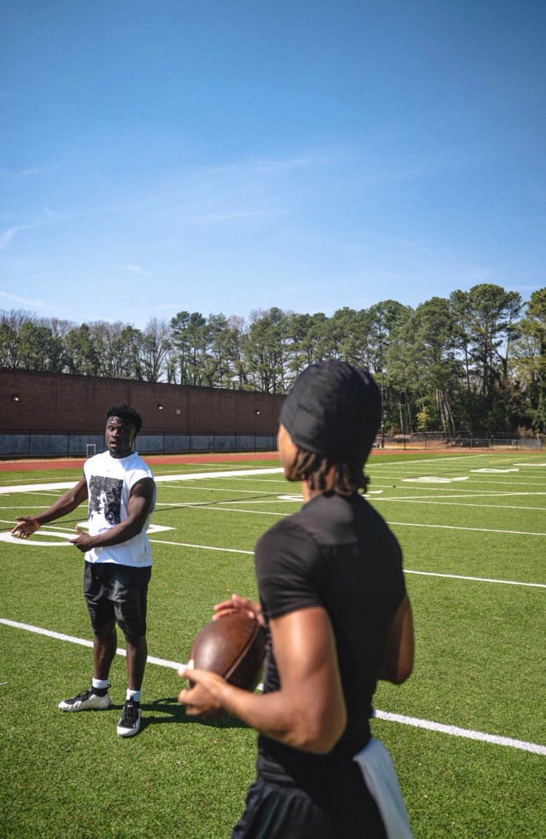 czar7daniels's tweet image. Big Bro @1vibesjay  Appreciate Dat Talk And Work!
@ColumbiaHighFB @DekalbRecruits @FloridaGators @GatorsFB @RecruitGe0rgia1 
#AGTG #keepworking #inspired 🦅