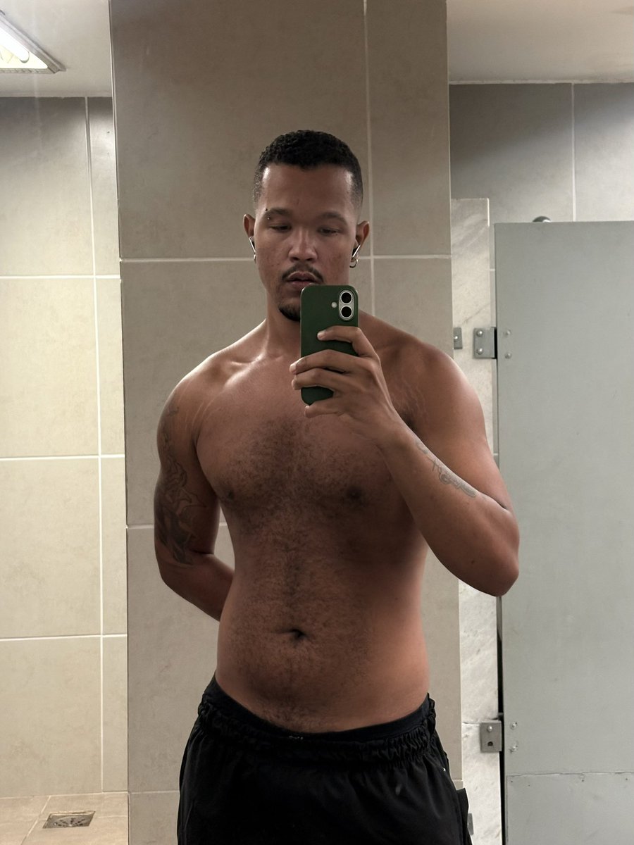 erickkkkjj tweet media