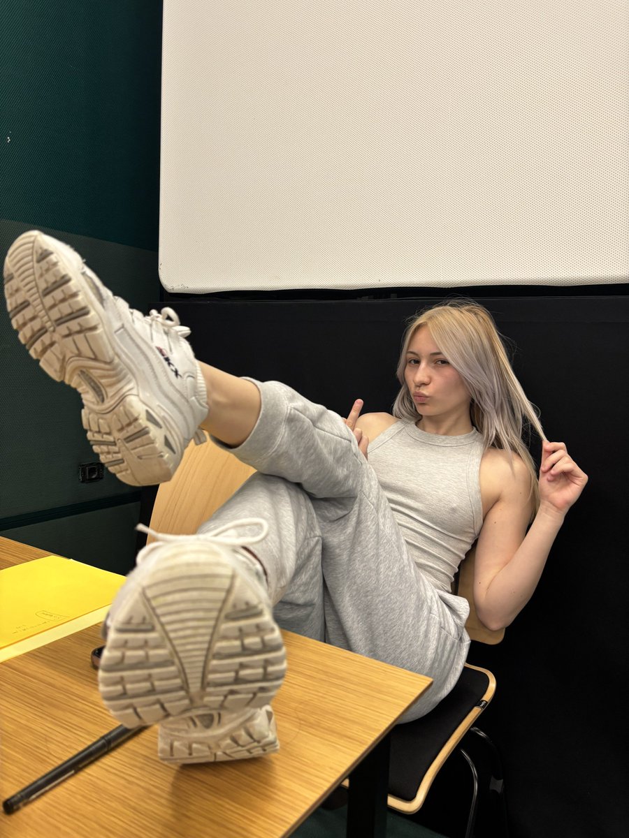 send2barbie's tweet photo. clean it up nerd https://t.co/awsxQ0pFiF