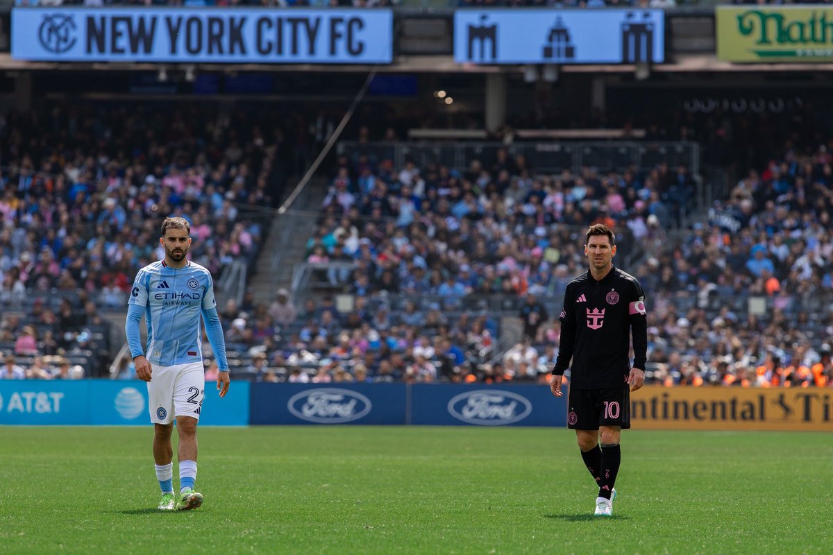 PrincetonMSoc's tweet photo. 🐅 and the 🐐.

Some of our Princeton soccer alums and HC Jim Barlow made it into the city this weekend to catch NYCFC vs Inter Miami, ft. a matchup between Kevin O’Toole ‘22 and Messi! 👏 

#PrincetonSoccer #WhosNext 
📸 @newyorkcityfc https://t.co/ZIg0kue4np