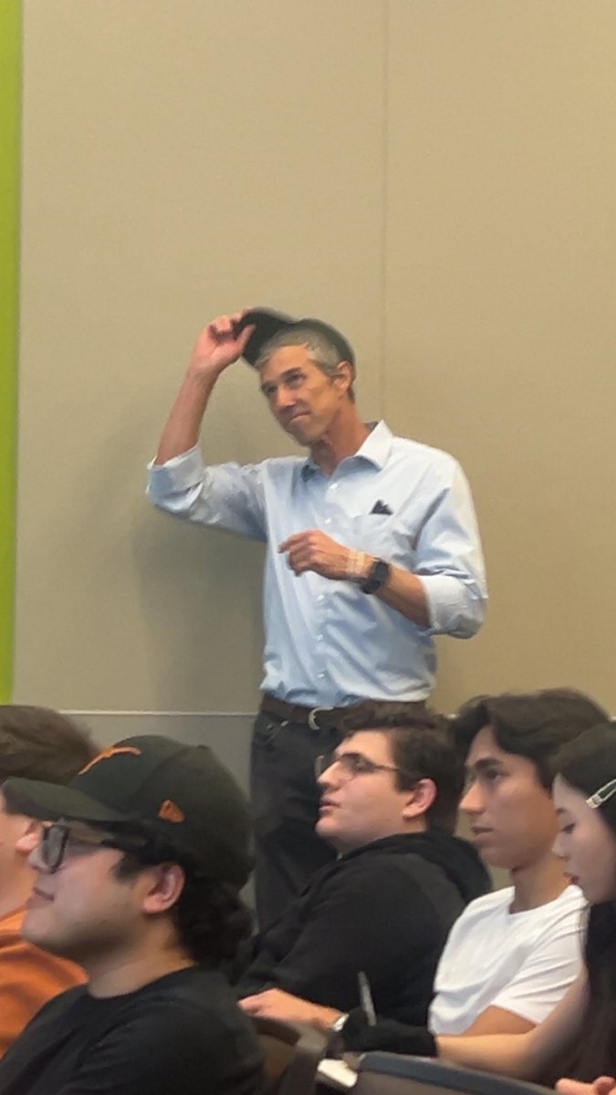 Mike “Finger” Ehrmantraut tweet media