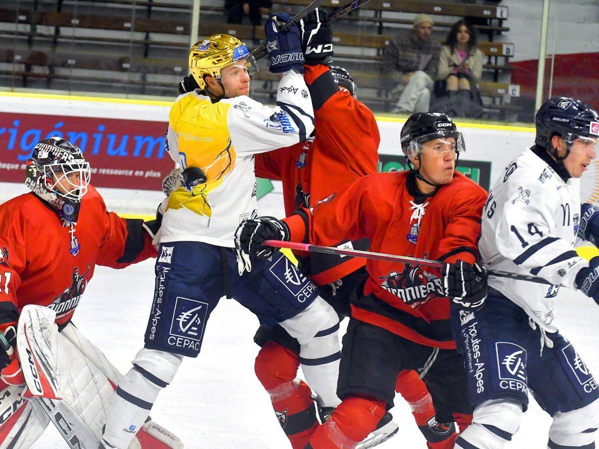 EuroHockeyStats's tweet image. Duel au sommet... du bas de tableau ! Les @PionniersHockey accueillent @Lesrapacesdegap pour une survie en #LigueMagnus. 
L'enjeu est simple : le vainqueur fait un pas immense vers le maintien, le perdant plonge vers la relégation. 
#LigueMagnus #Playdowns #Chamonix #Gap #Hockey