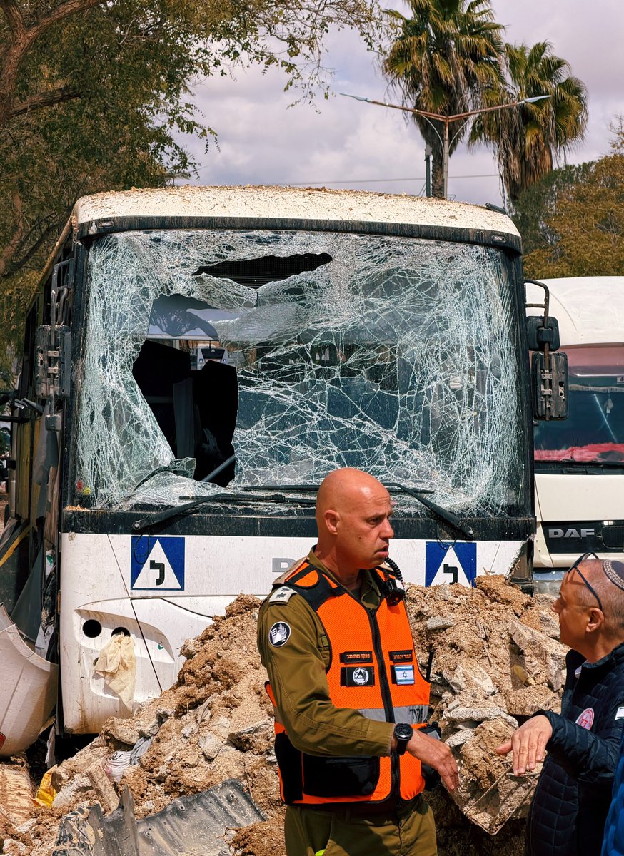 Experience Humans tweet media