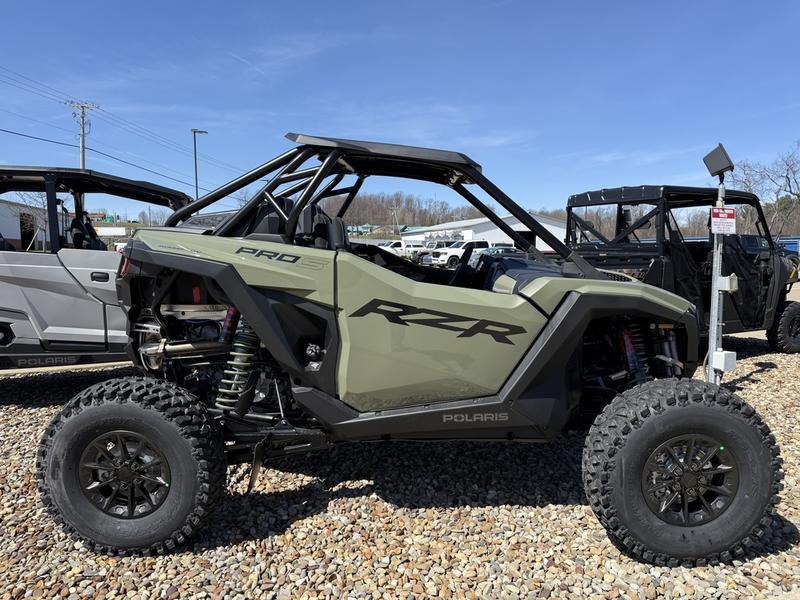 Save $5,000 off this 2025 RZR Pro XP Ultimate in Moss Green! Hurry in! Only 1 AVAILABLE AT THIS PRICE!