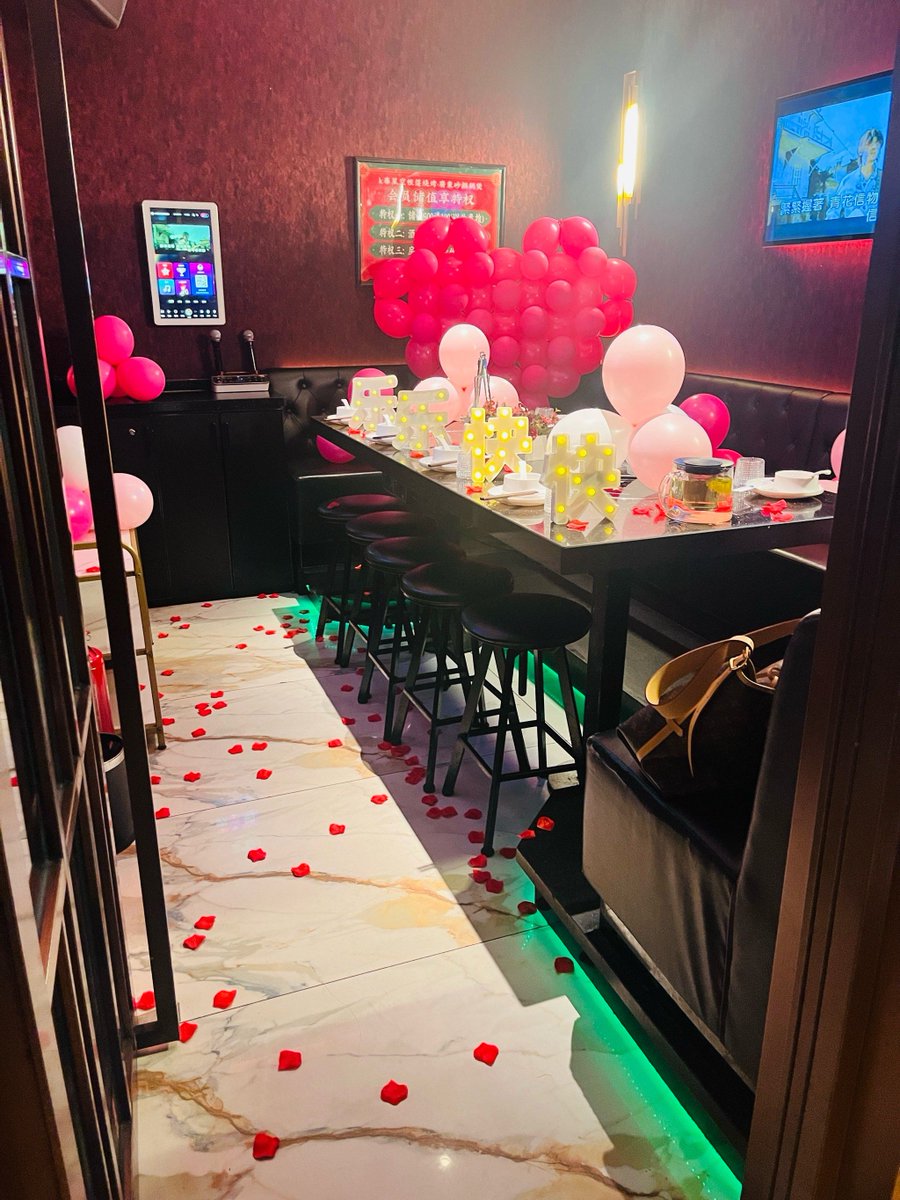 pramilakarwasra's tweet image. KTV Night Alert! Grab your crew, belt your favorite tunes, and let the good vibes roll tonight!  #KTVFun #SingYourHeartOut