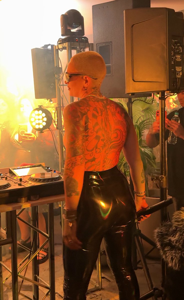 Loaa 💋 tweet media