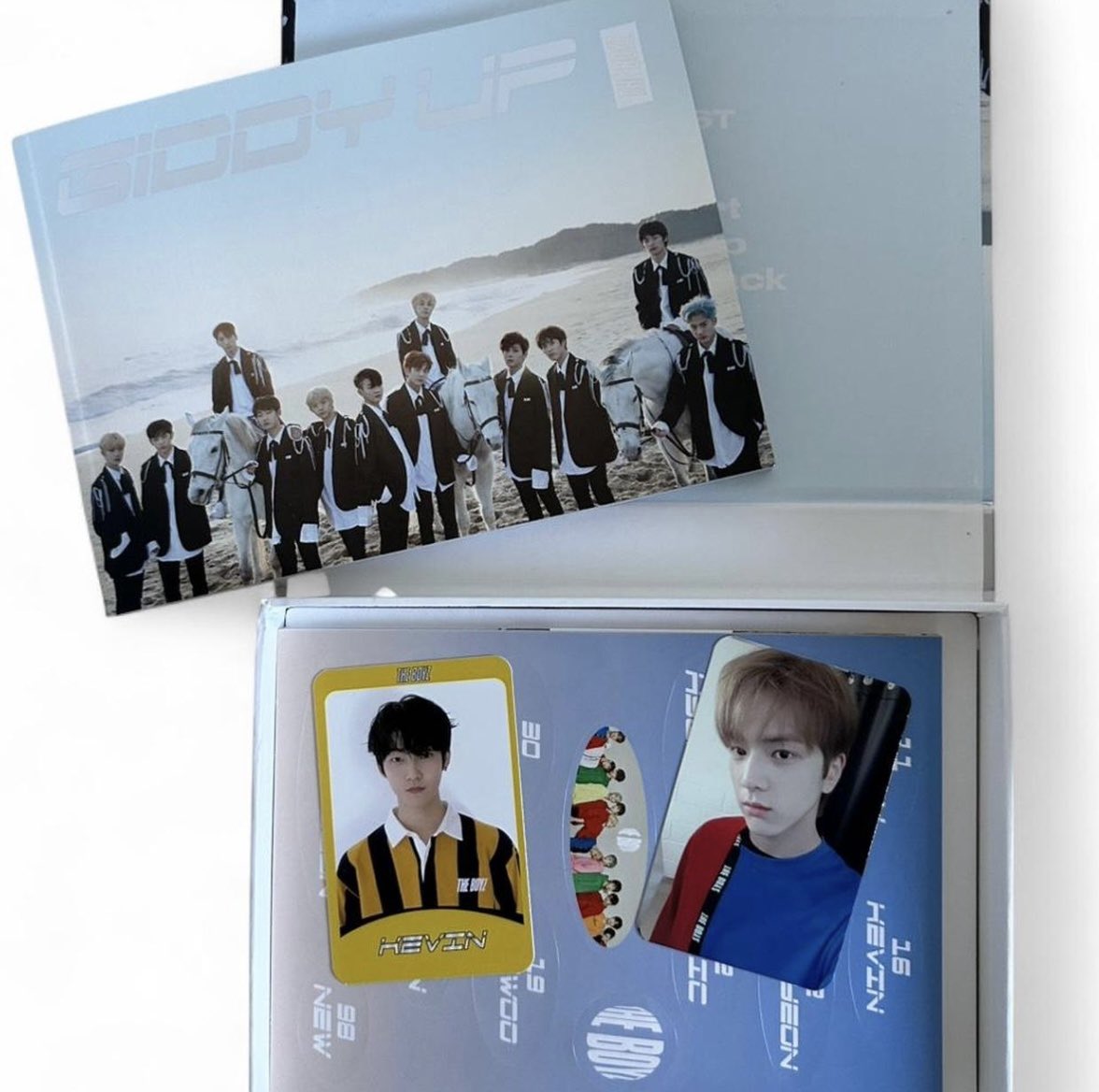 Hooniebread's tweet photo. WTS - VERY RARE signed by all members The Boyz Giddy Up album, comes with all inclusions and pcs (Kevin and Younghoon)
#theboyz #wts #kpop #giddyup 

DM if interested or for more proof https://t.co/i2BEfkLL7G