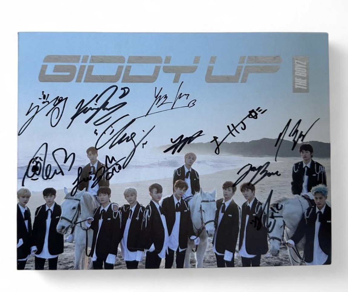 Hooniebread's tweet photo. WTS - VERY RARE signed by all members The Boyz Giddy Up album, comes with all inclusions and pcs (Kevin and Younghoon)
#theboyz #wts #kpop #giddyup 

DM if interested or for more proof https://t.co/i2BEfkLL7G