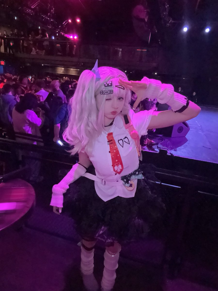 ellie જ⁀➴ tweet media