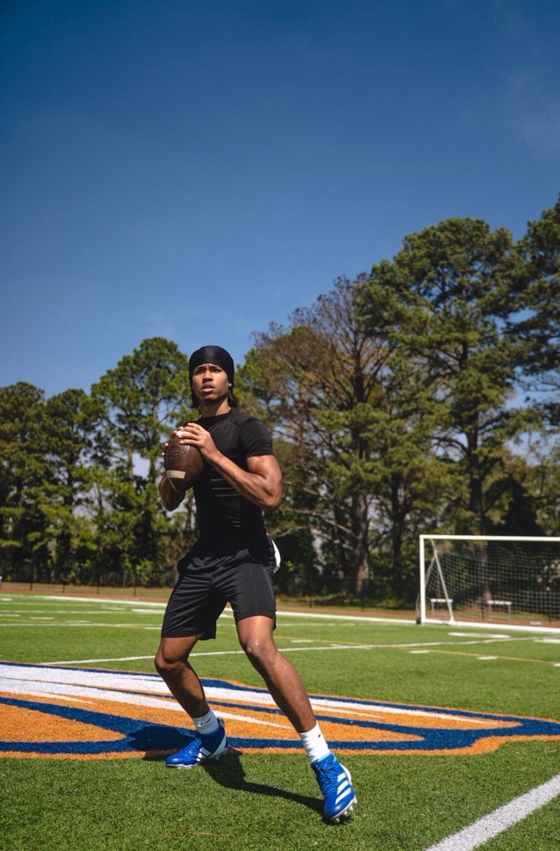 czar7daniels's tweet image. Big Bro @1vibesjay  Appreciate Dat Talk And Work!
@ColumbiaHighFB @DekalbRecruits @FloridaGators @GatorsFB @RecruitGe0rgia1 
#AGTG #keepworking #inspired 🦅