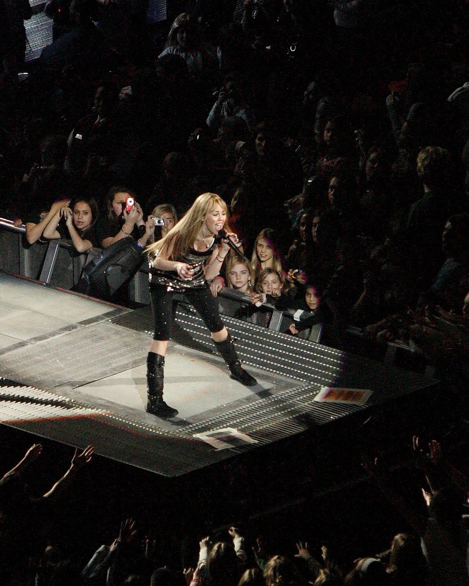 PruCenter's tweet photo. I might even be a ROCK star ⭐️💜

Throwing it back to the “Best of Both Worlds Tour” at The Rock in 2007 🎸 Happy #HannahMontana20 to all who celebrate! https://t.co/s7nxBKIIGA