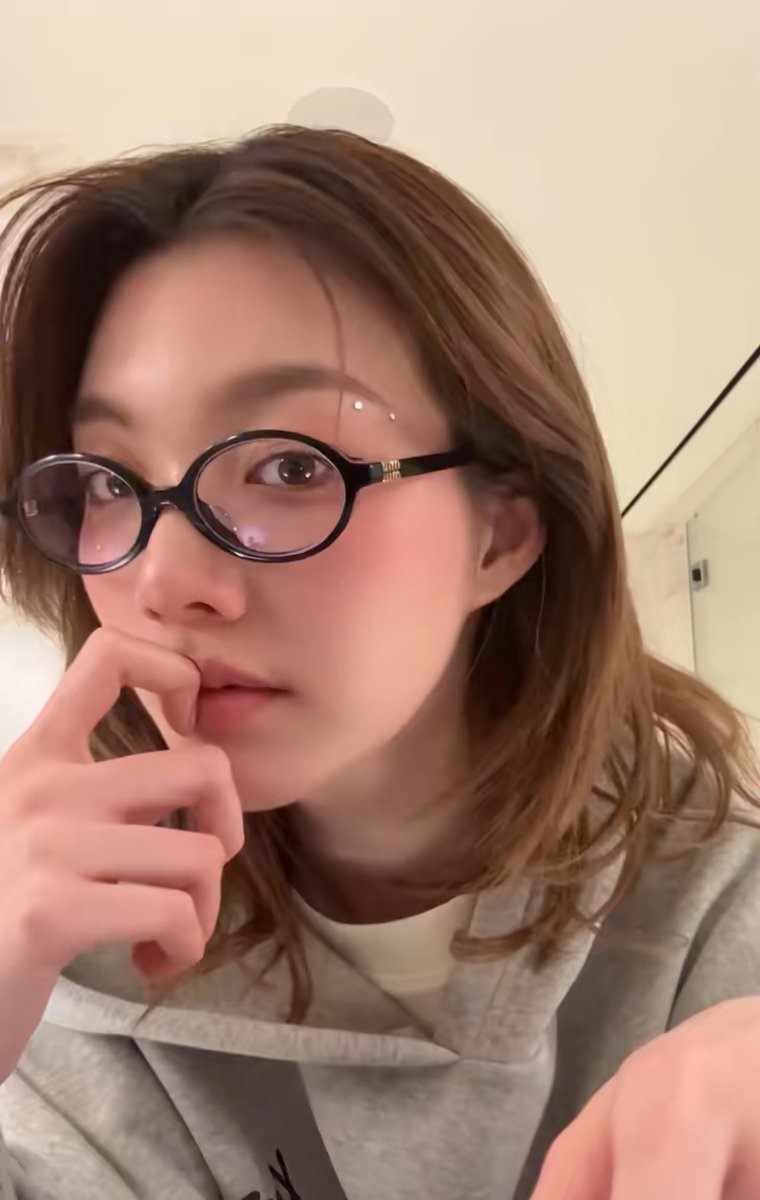 ส่องทีวีทนายประจำตระกูลองญเค้กแดง tweet media