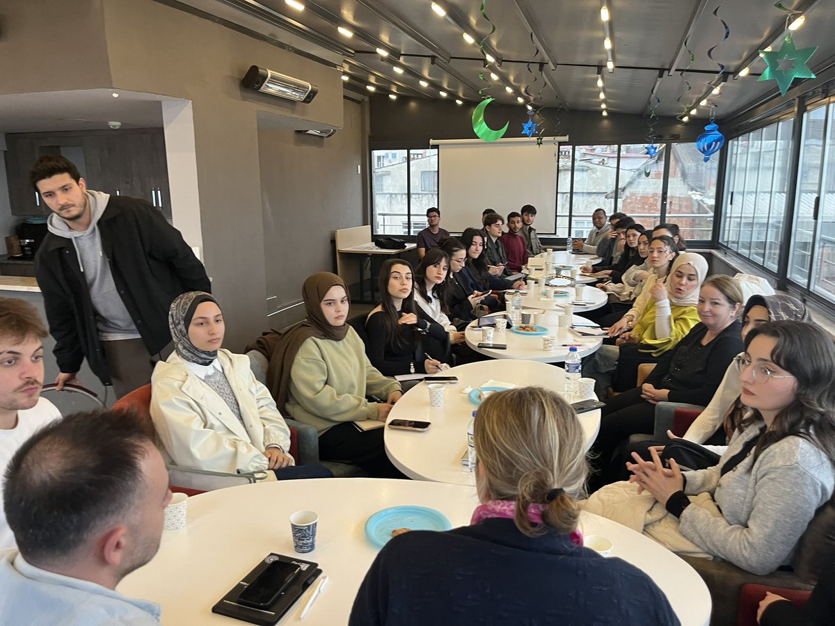 GSB_TrabzonGM's tweet photo. ÜNİDES 6. dönem proje koordinatörlerimiz ile verimli bir toplantı 📝 

Yeni döneme dair fikirler, hedefler ve projeler üzerine güzel bir paylaşım..

Gençler için daha fazlası yolda 🚀

#Unides #GSBGM https://t.co/5eN0dQcZhl