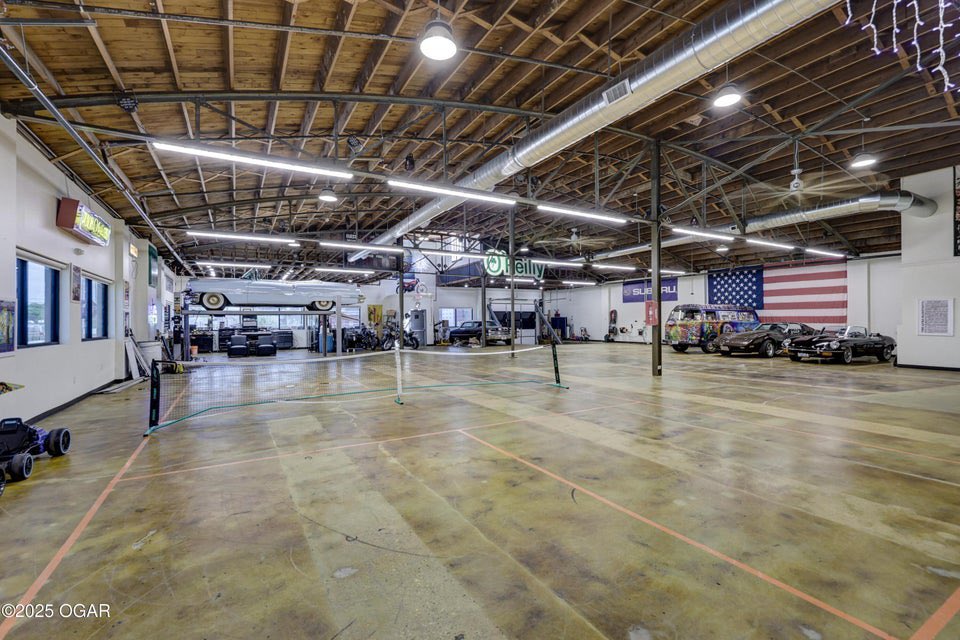 Zillow Gone Wild 🏡 tweet media