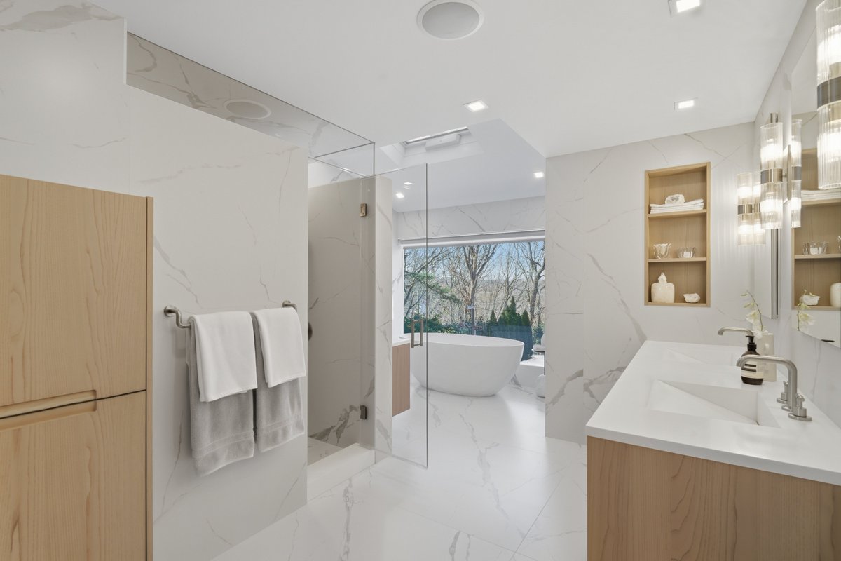 bath_elite's tweet photo. Take a peek into our MasterBath gut remodel. Two separate bathing areas. Luxury finishes. Free standing bath. More pics coming soon...
We design and build fully custom luxury bathrooms for North Shore Long Island and NYC homes. https://t.co/iVpJM8xqvX