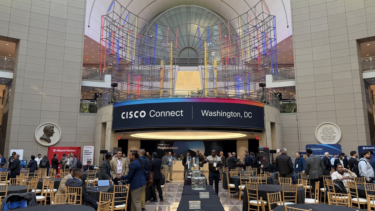 Ronald Reagan Bldg tweet media