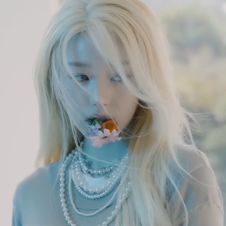 m 𝜗𝜚 tweet media