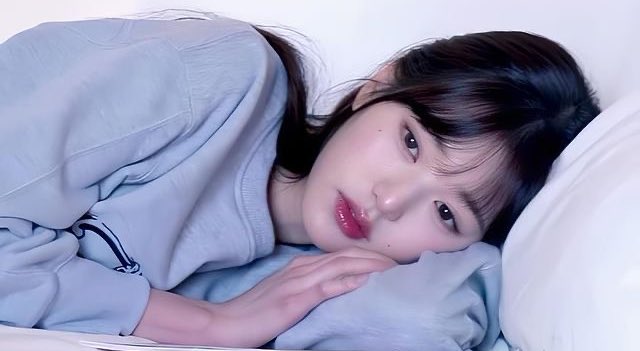 m 𝜗𝜚 tweet media