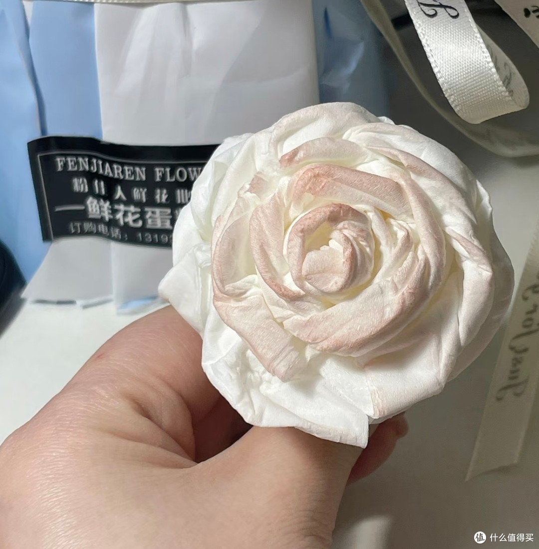 saddy5949's tweet photo. Handmade paper flowers from pressed rose petals  Soft, vibrant, and perfect for brightening a desk or gifting! Made with love—each petal tells a tiny story https://t.co/958UOVAYbH